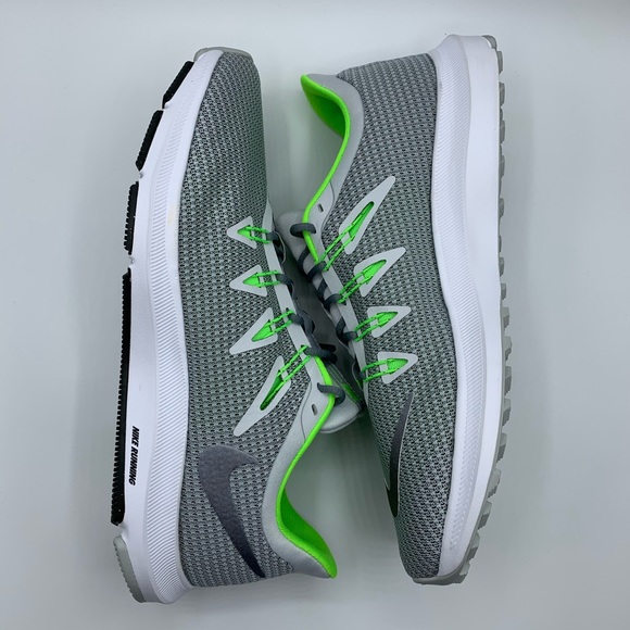 aa7403 nike quest